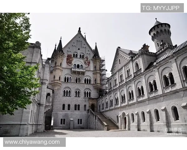 新城堡与阿德莱的对决解析：战术较量与球员表现的全面分析